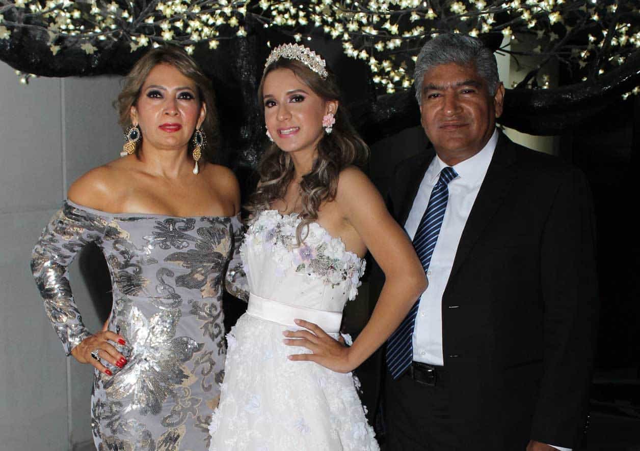 Mariel con sus papa´s