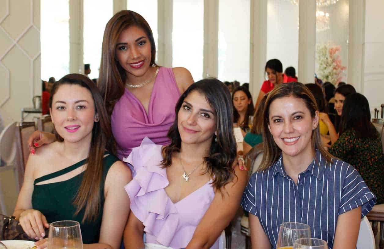 Guadalupe, Alejandra, Karo y Dewi