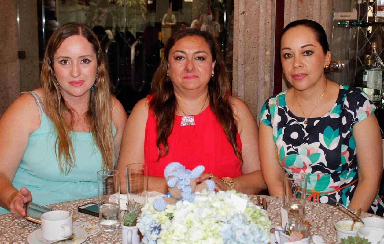 Martha, Tina y Ana Luisa