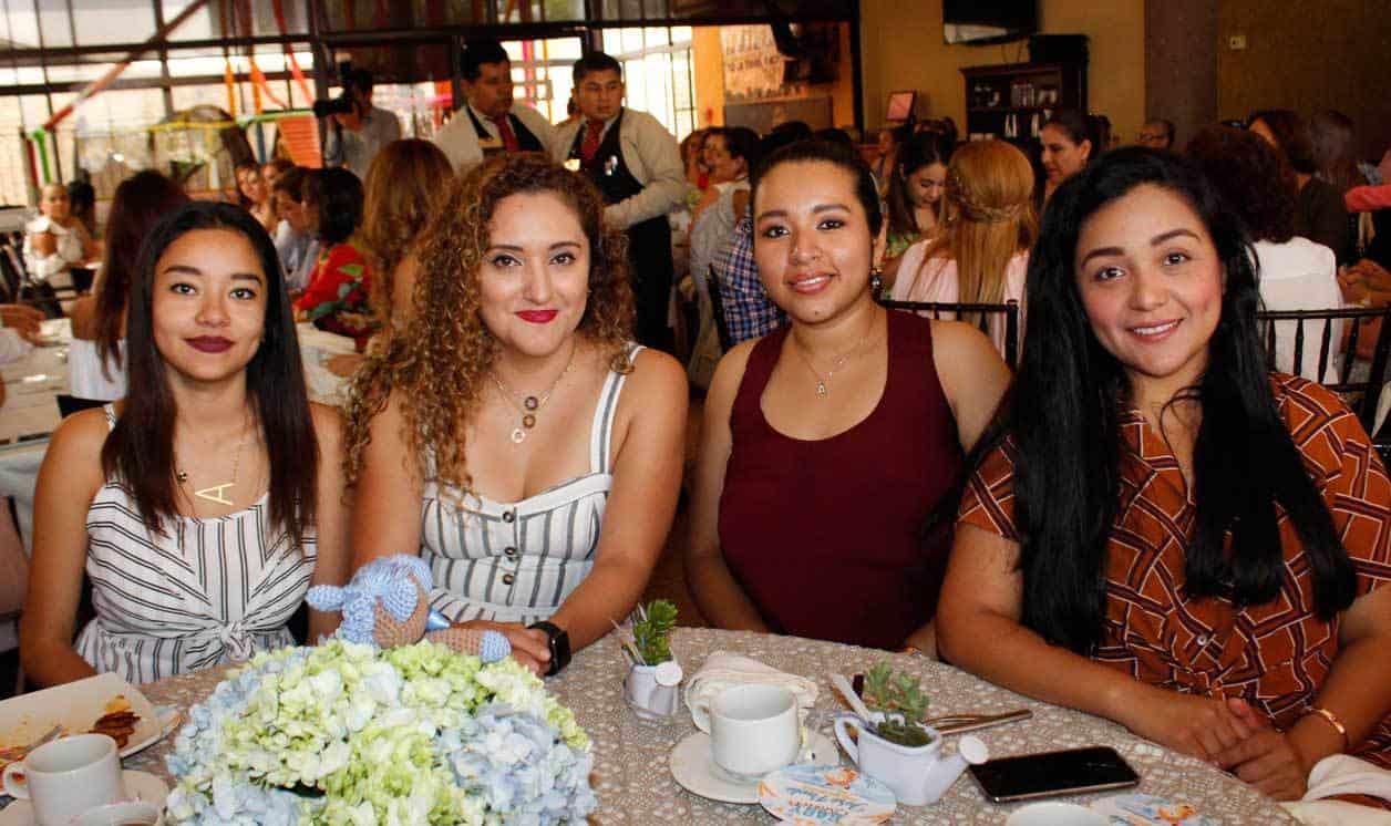 Andrea, Iralda, Alejandra y Lorena