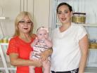 Maricela con su nieto y su hija