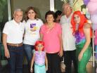 Aidita con sus papa´s y sus abuelitos