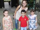 Ana Paula con sus hijos