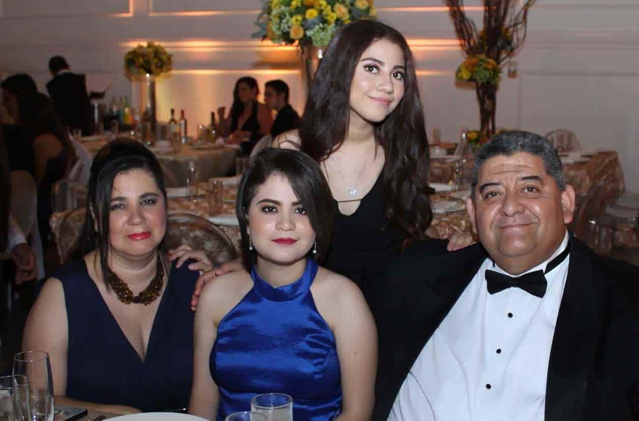Orgullosos de su hija