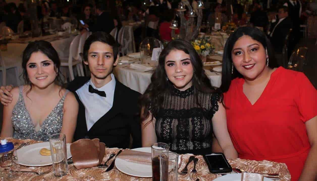 Valeria, Gabriel, Miranda y Frida