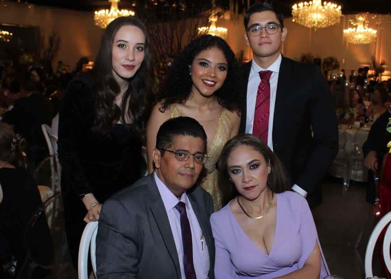Daniela con su familia
