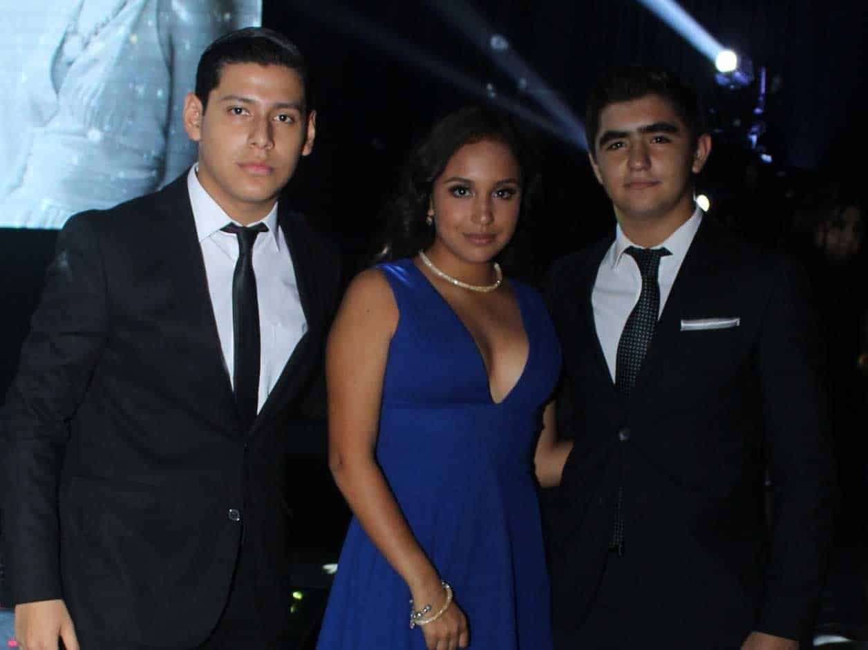 Roberto, Abril y Mathieu