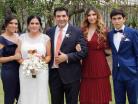 Los novios con sus hijos