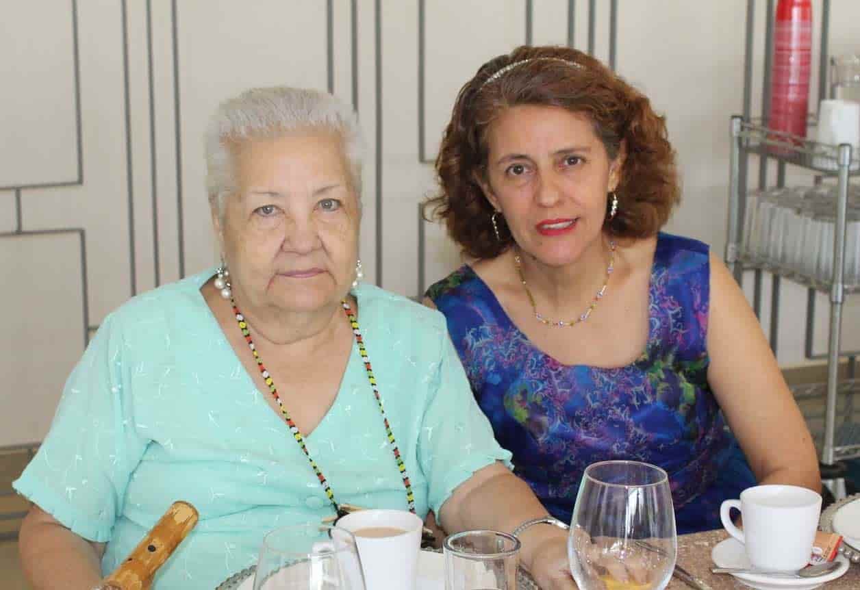 Corina y Lupita