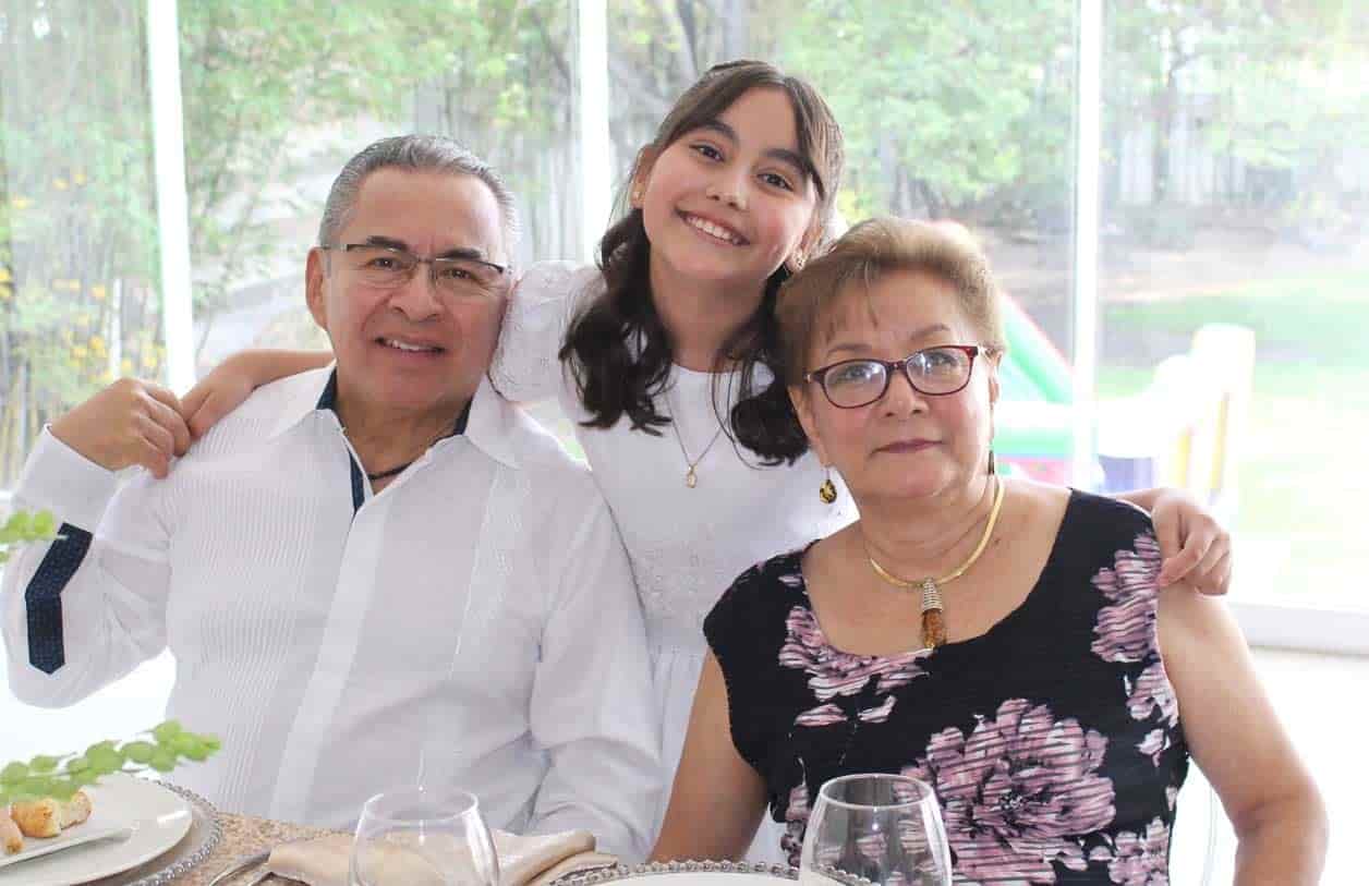 Ana Sofi´a con sus abuelitos
