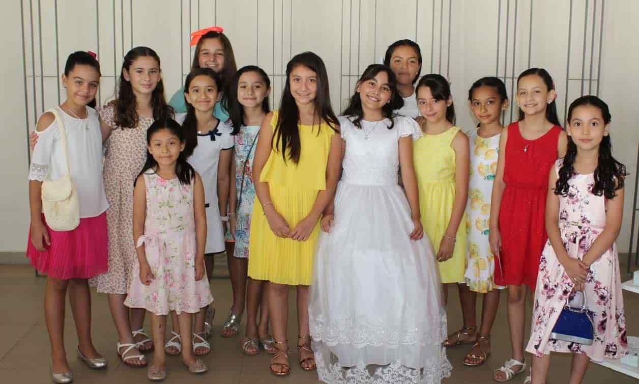 Junto a sus amiguitas
