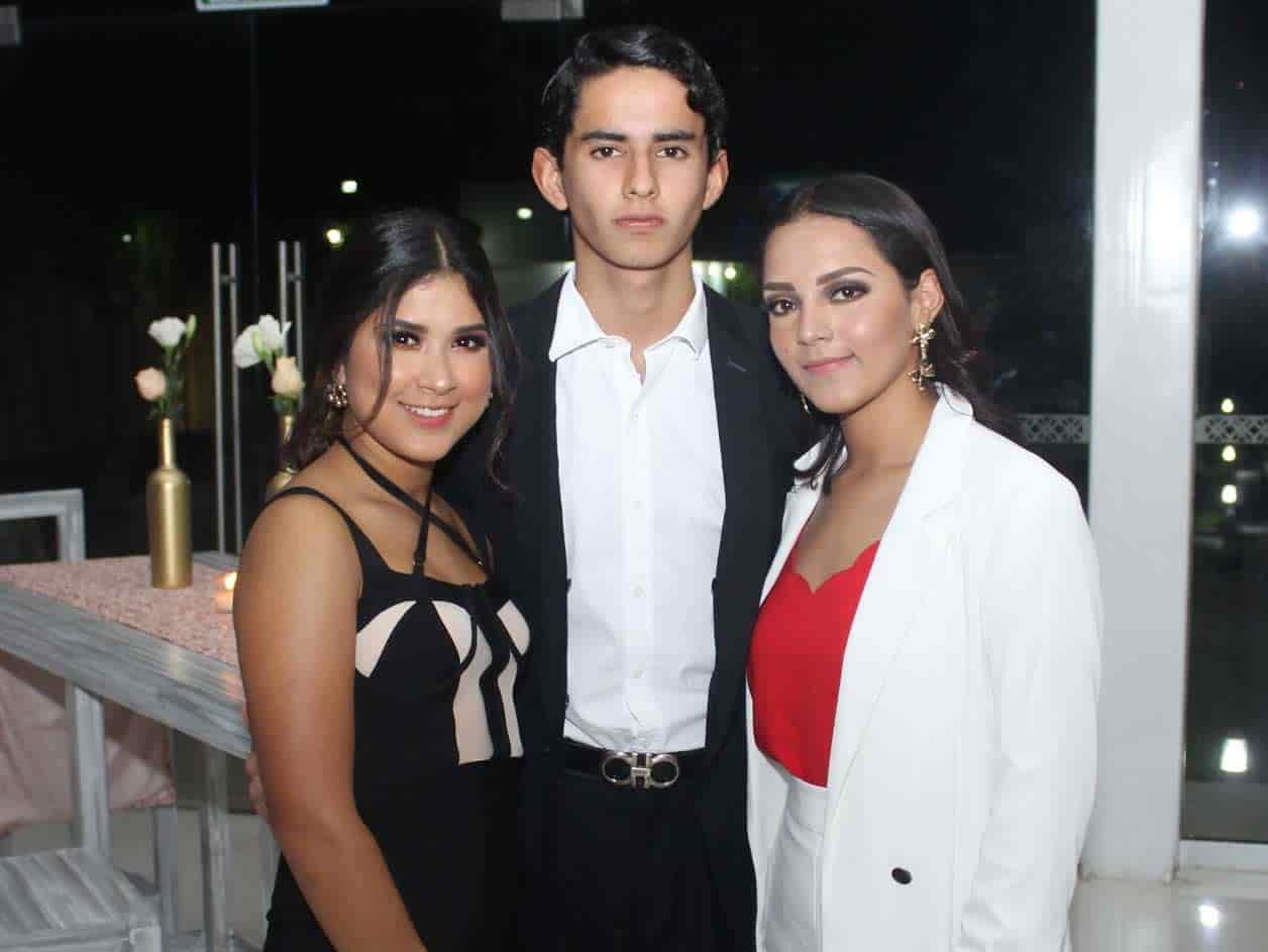 Isabela, Alejandro y Mari´a