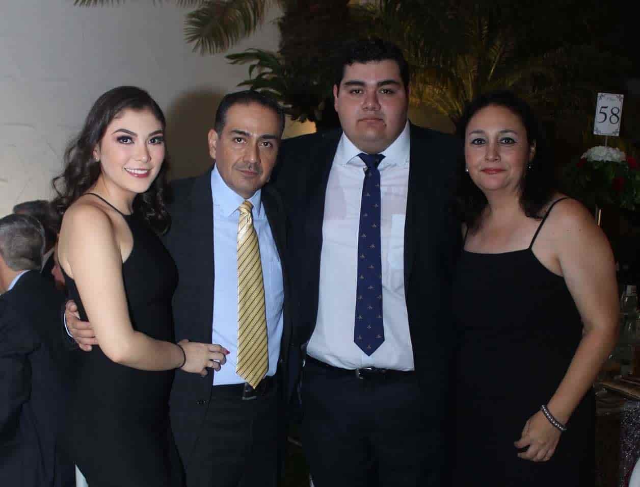 Felicitaron al graduado