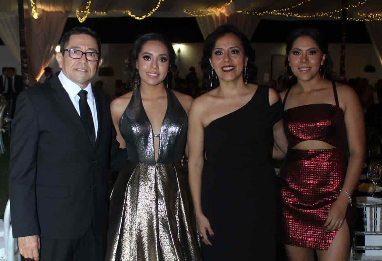 Carla con su familia
