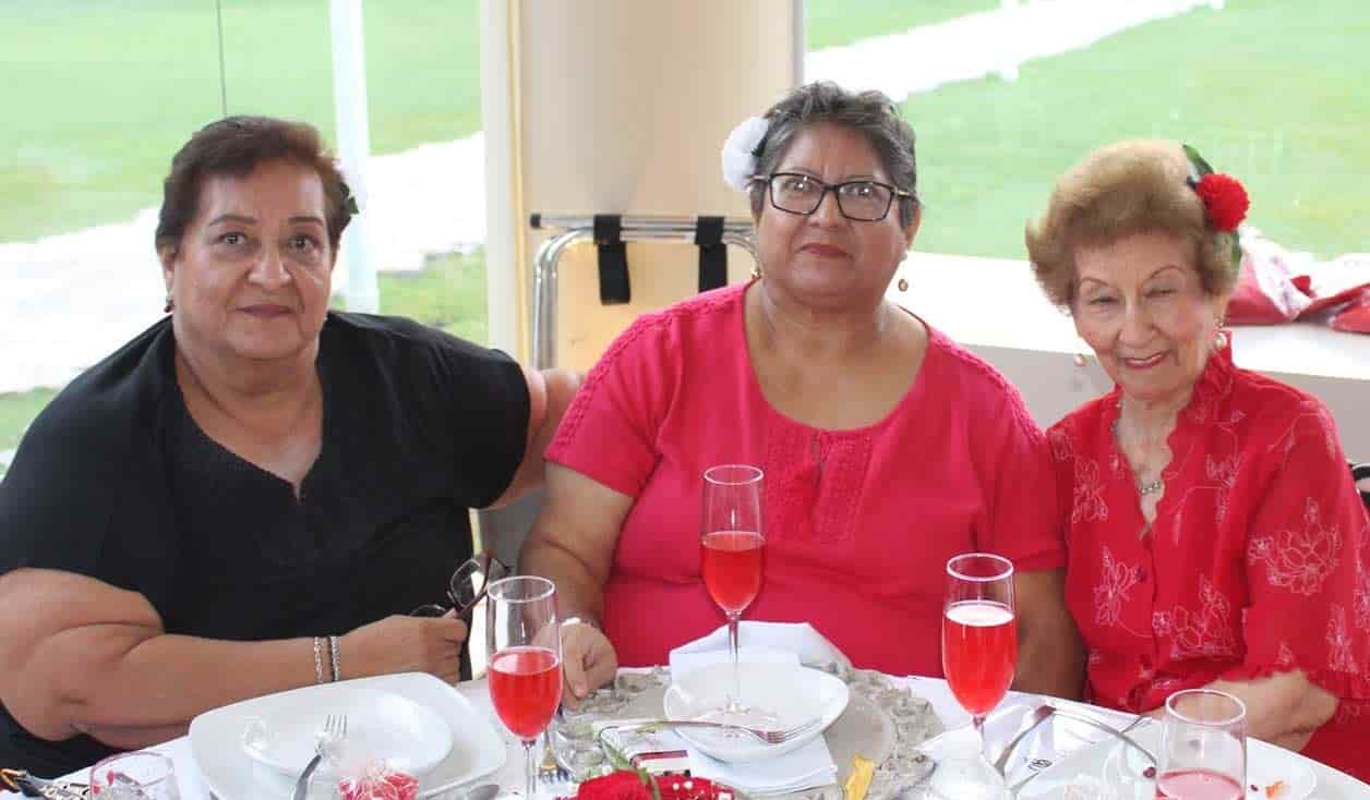 Nely, Male y Esperanza