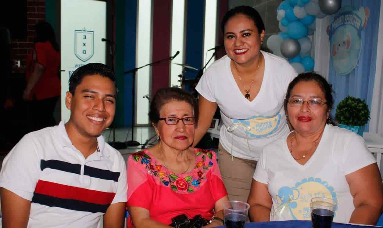 José, Nelda, Karina y Luz