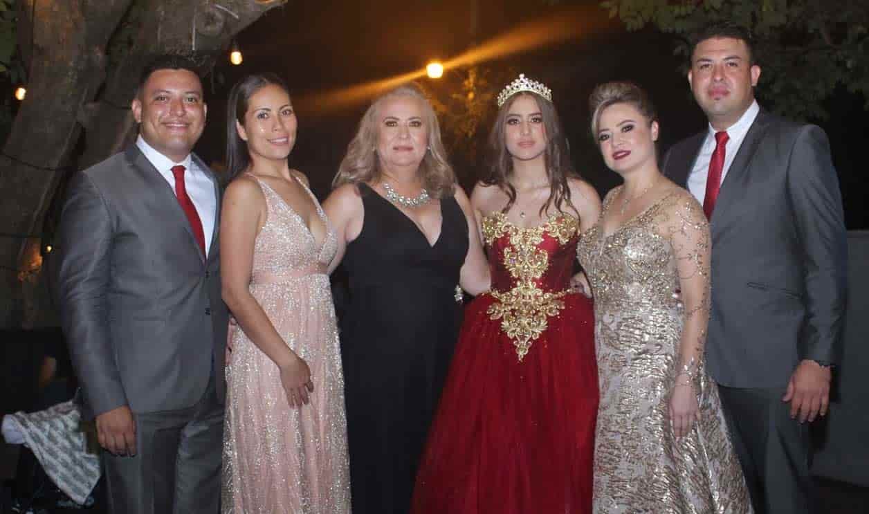 Sofiía con sus familiares