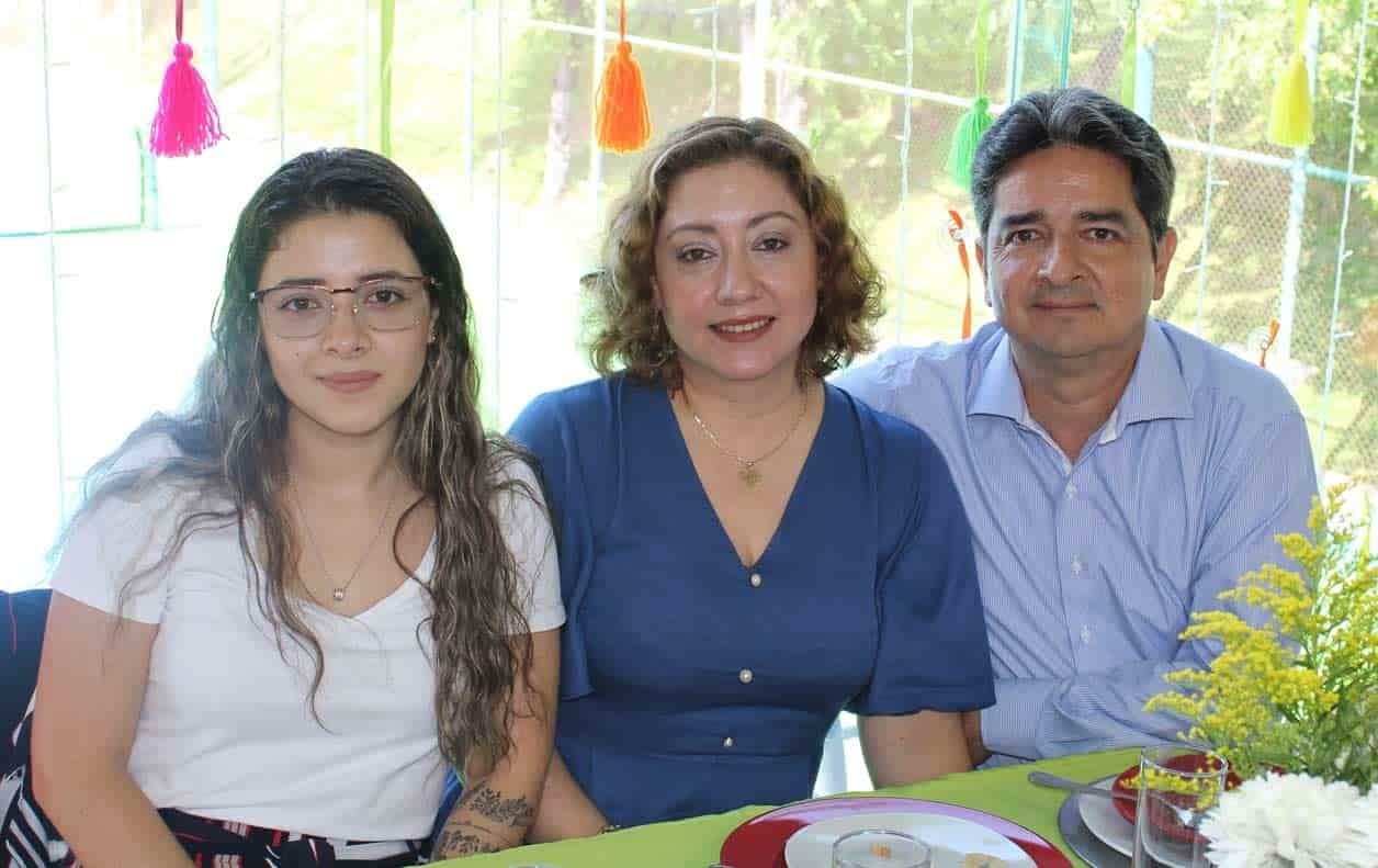 Mirna, Martha y Roberto