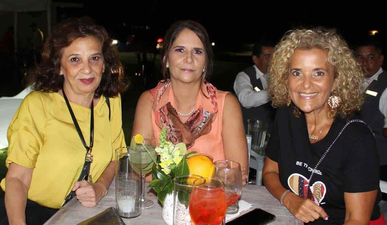 Yoli, Ana y Mónica