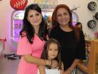 Mari´a Alicia con sus ti´as