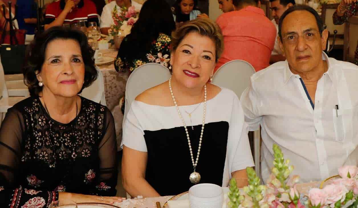 Maricarmen, Maruja y Enrique