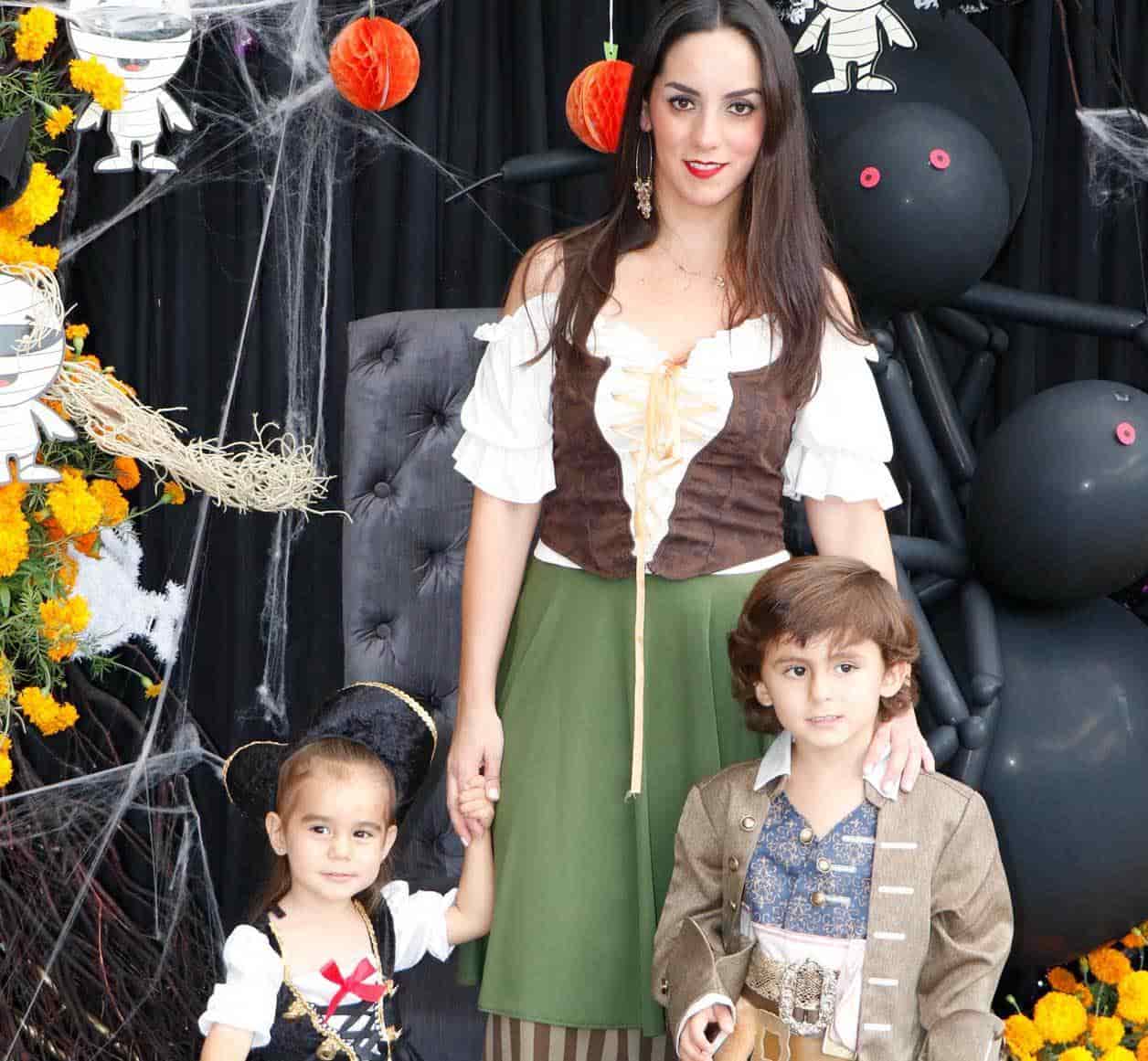 Jimena con sus nin~os piratas