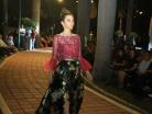 Luciendo un vestido elegante