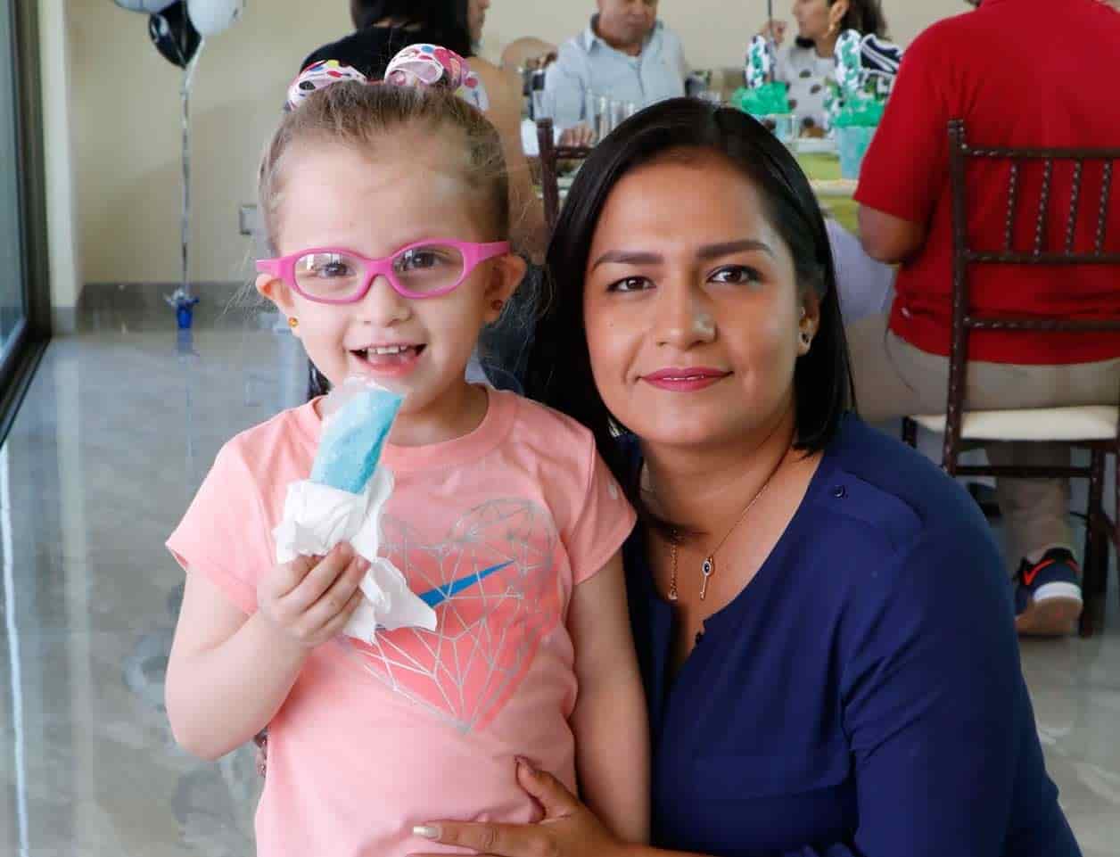 Ximena y Mo´nica