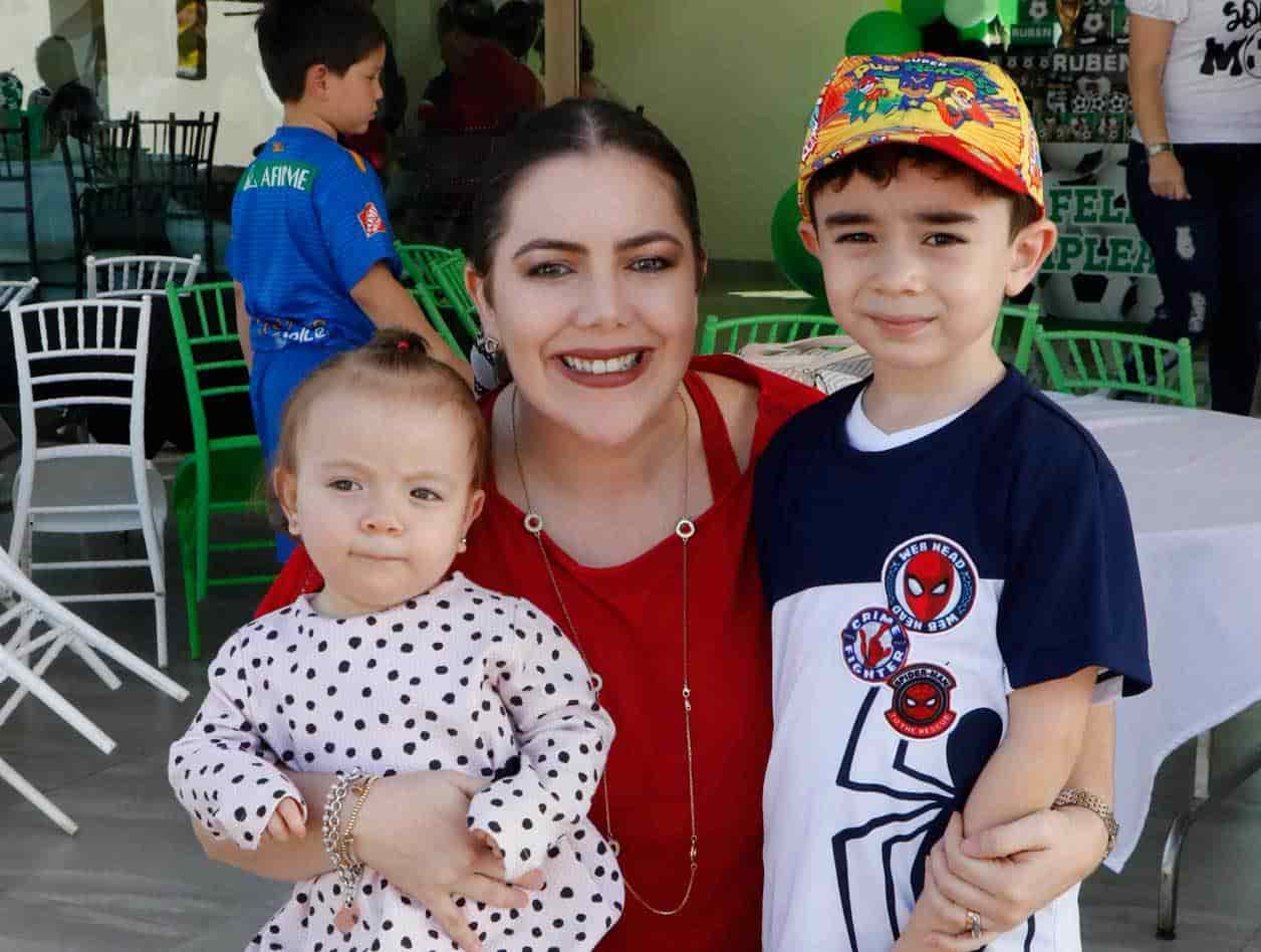 Regina, Silvia Arely y Leo