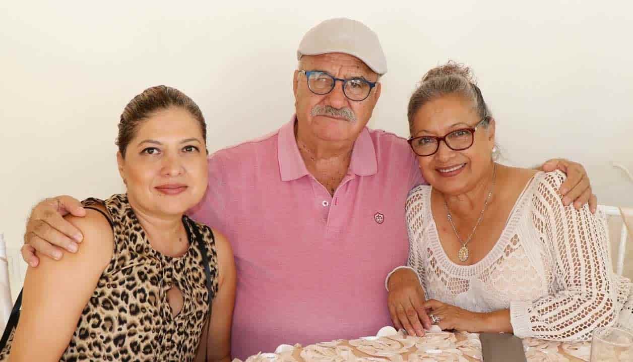Claudia, Jose´ Antonio y Amparo