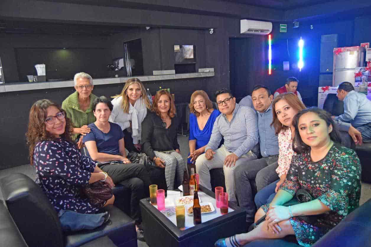 Lic. Ana María compartiendo buenos momentos con el personal