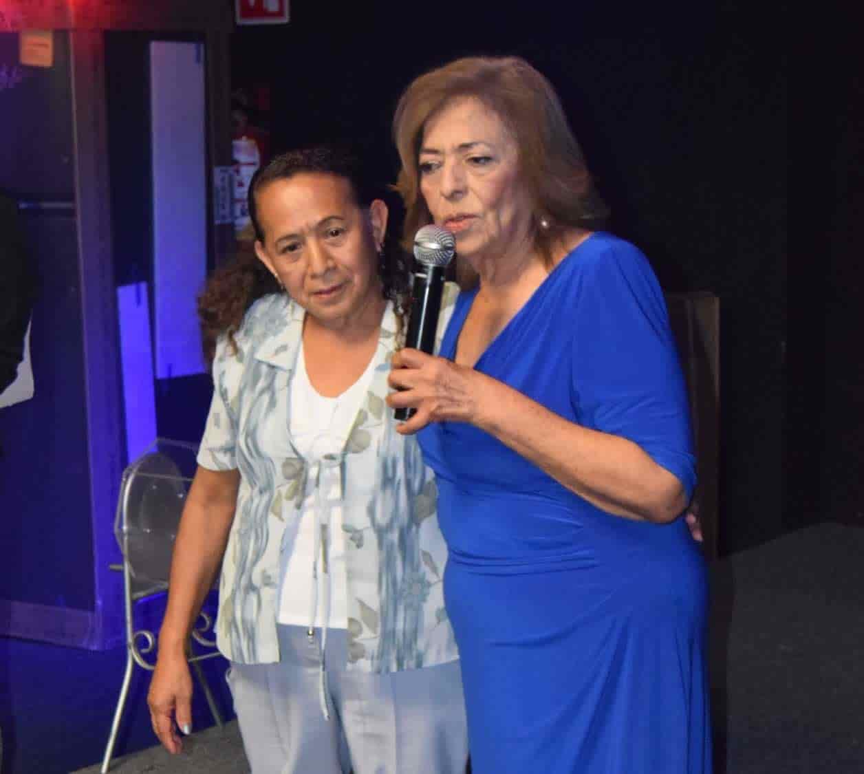 Reconociendo los años de antigüedad y el compromiso laboral