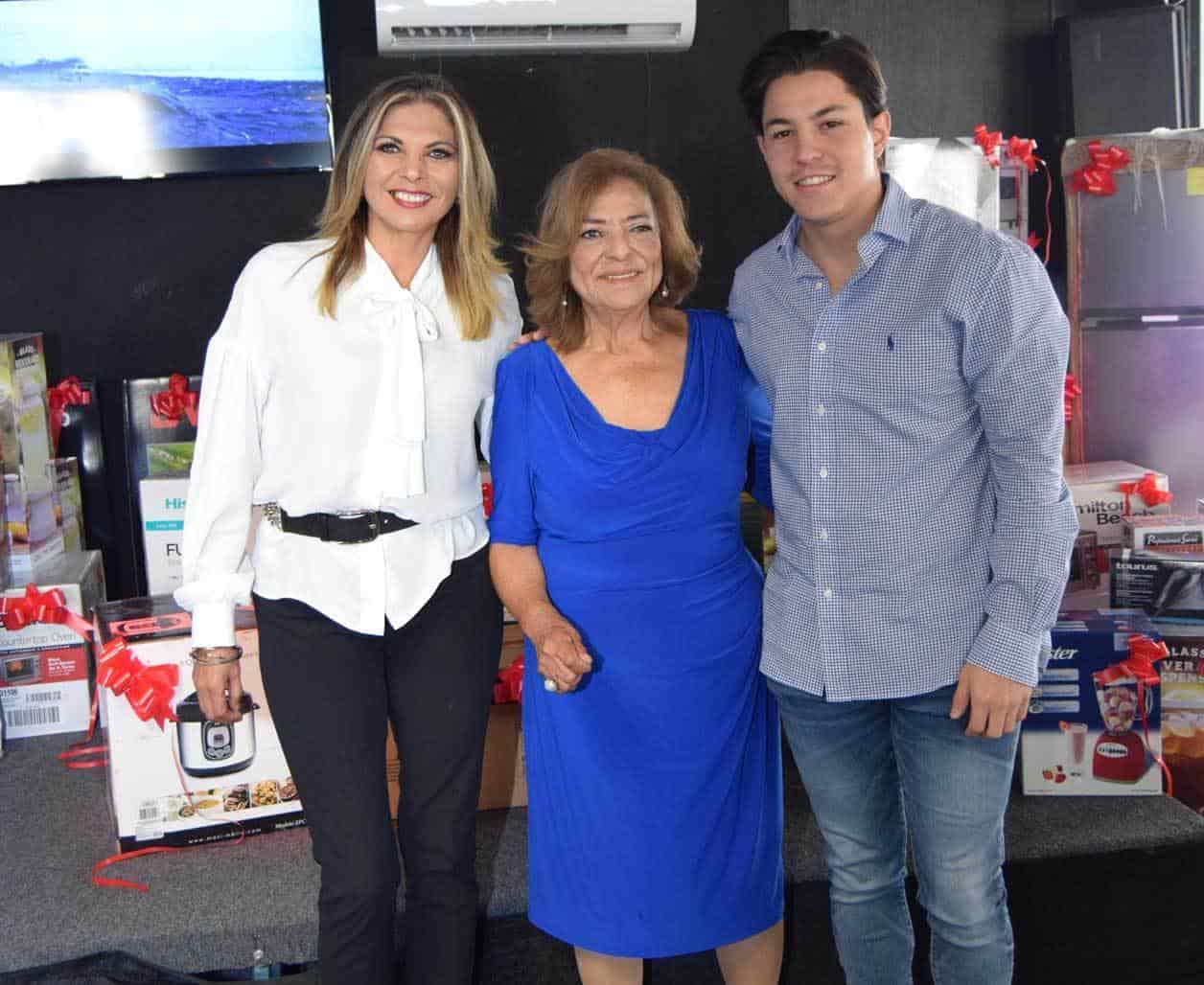 Ana María, María y Conrado