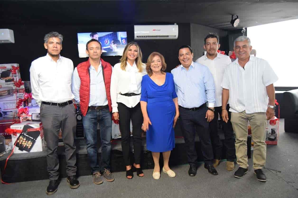 Directoras de Cuarto Poder con sus invitados especiales