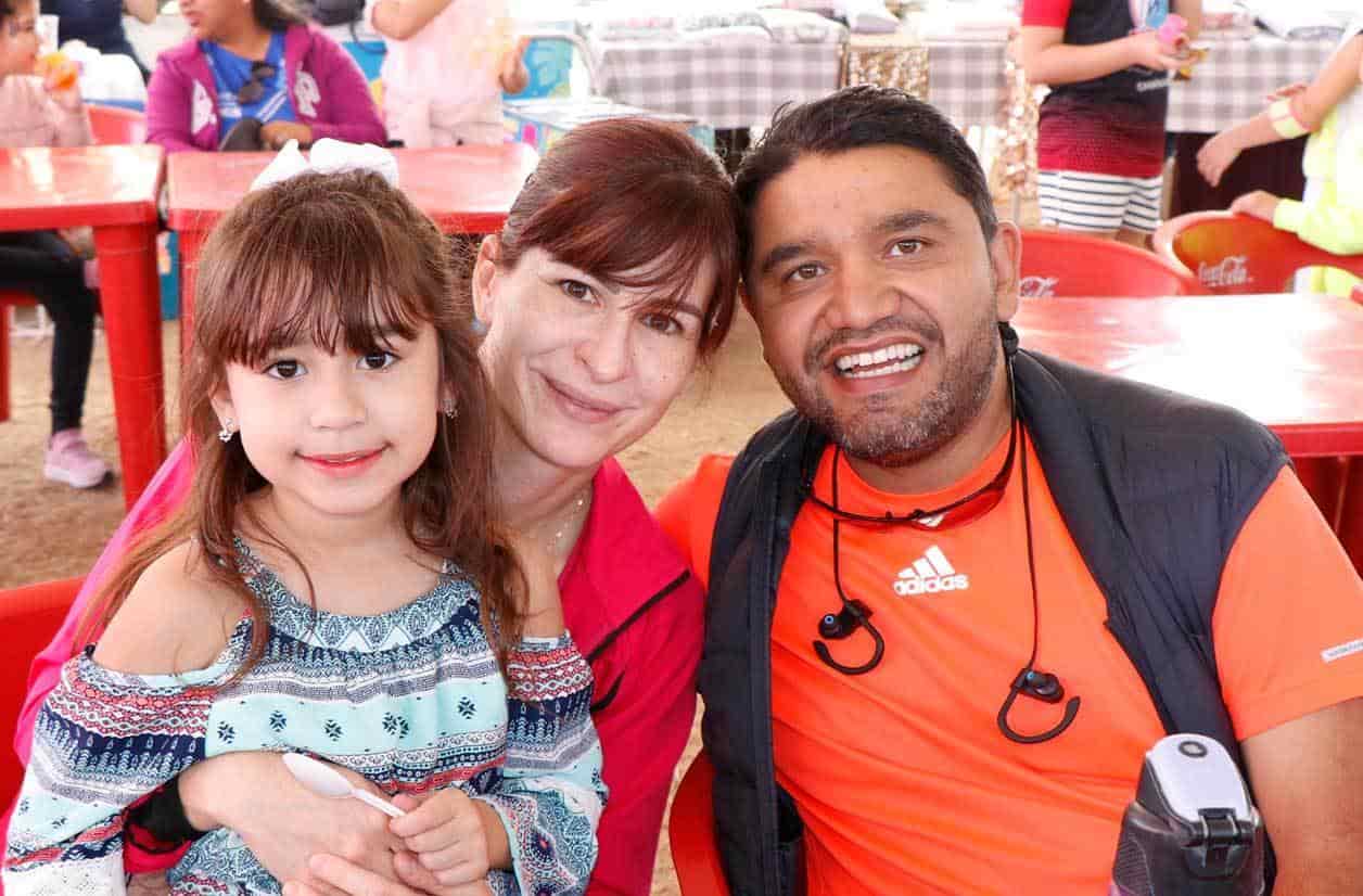 Elisa, Adriana y Santiago