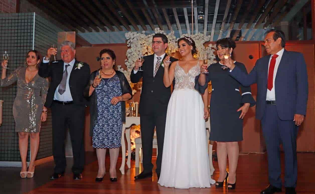 Brindaron por los festejados