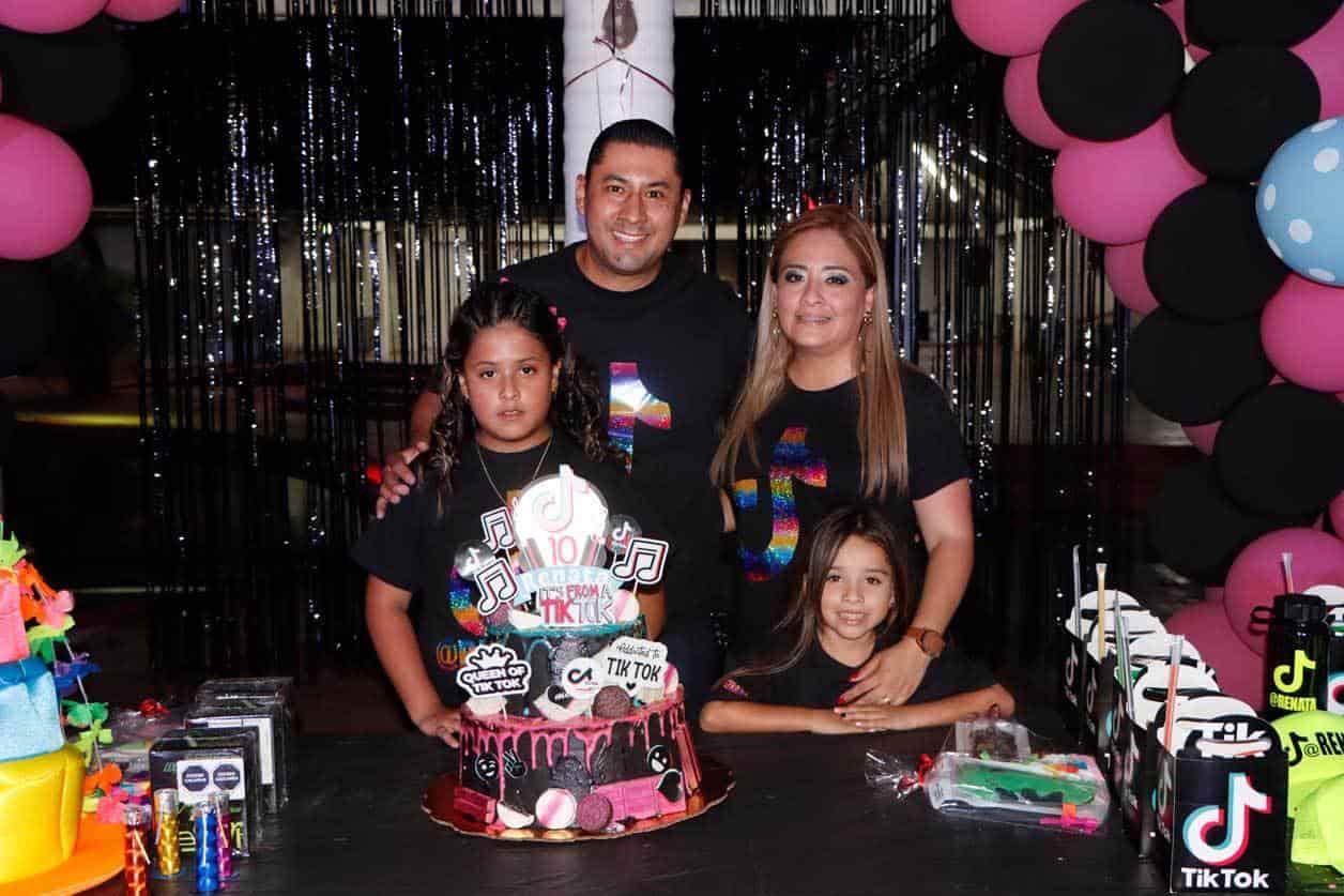 Renata con su familia