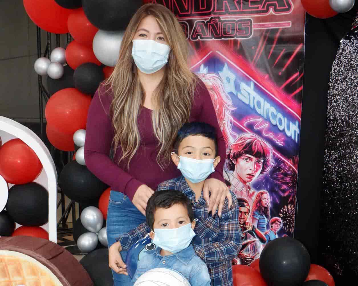 Perla con sus peques