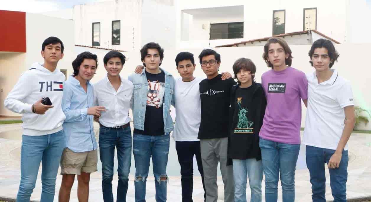 Manuel con sus amigos