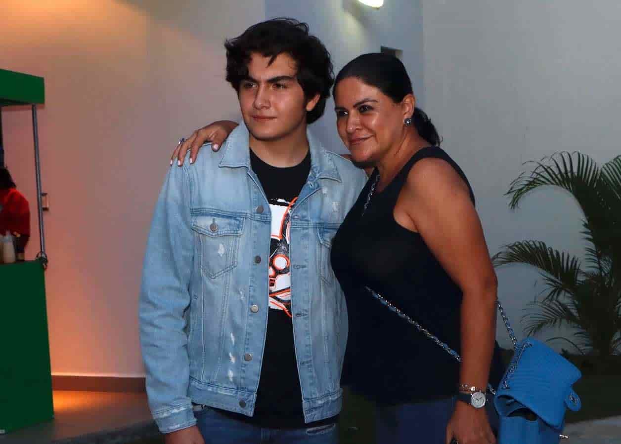 Manuel junto a su mama´