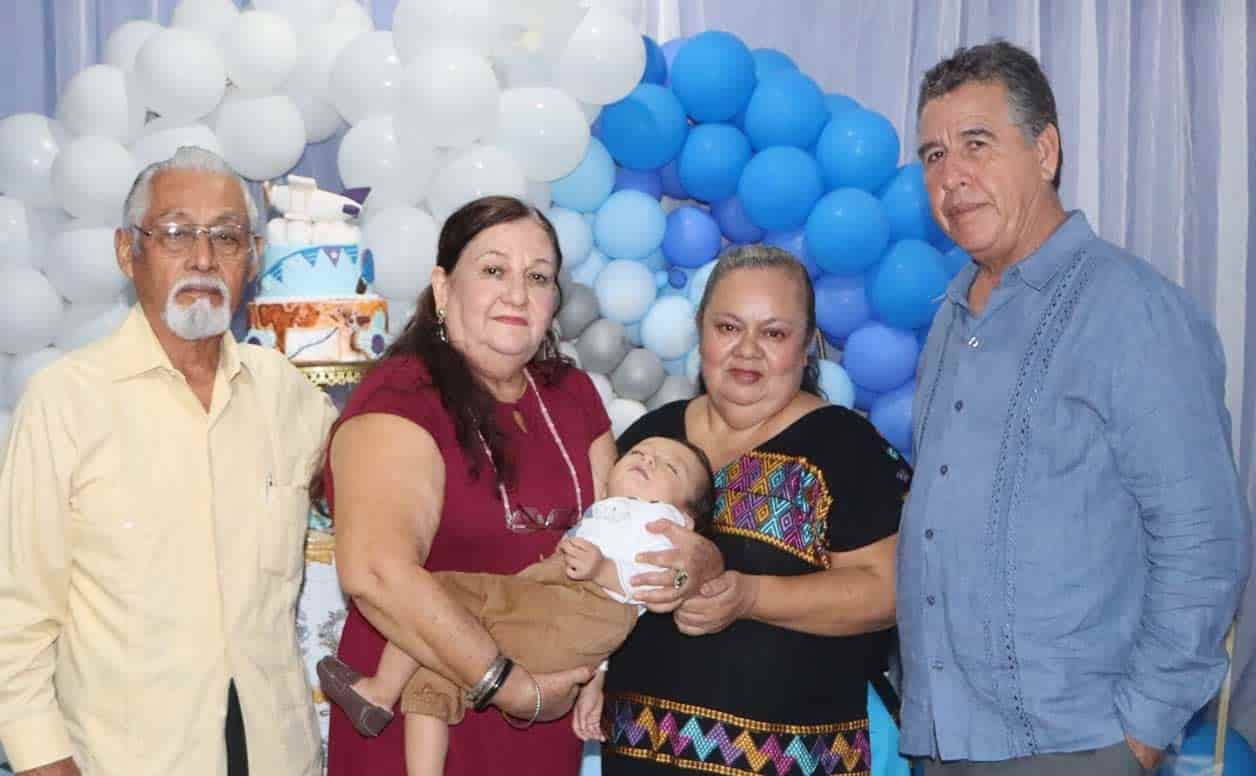 Con sus abuelitos