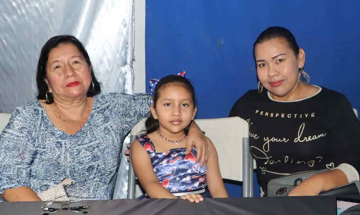 Rosario, Ge´nesis y Yaneth