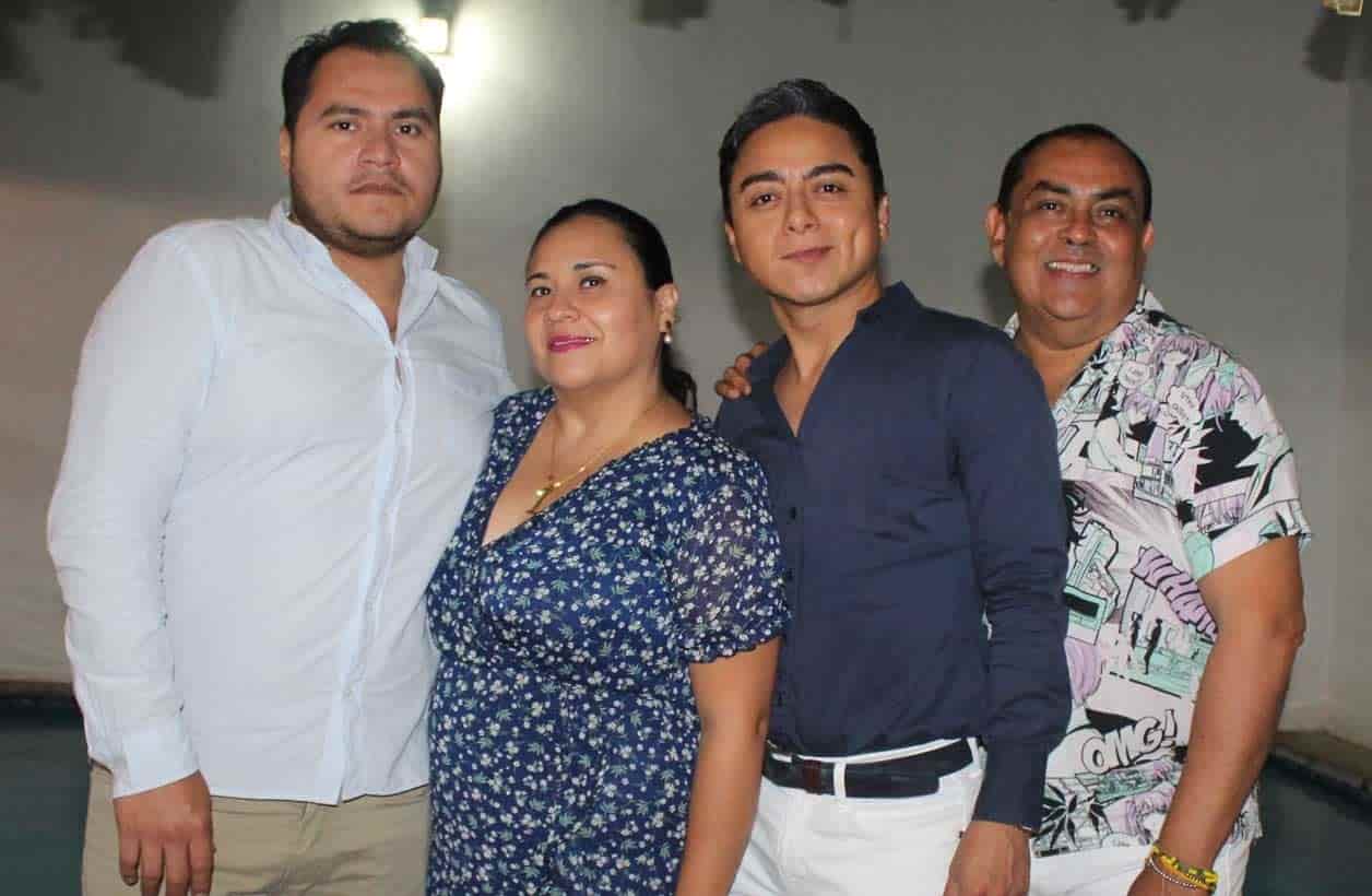 Gustavo, Valeria, Gustavo y Constantino Gustavo, Valeria, Gustavo y Constantino