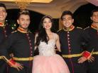 Regina, en compan~i´a de sus chambelanes
