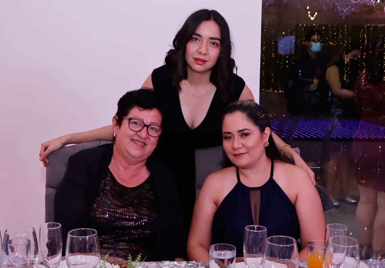 Mari´a Teresa, Iveth y Alma