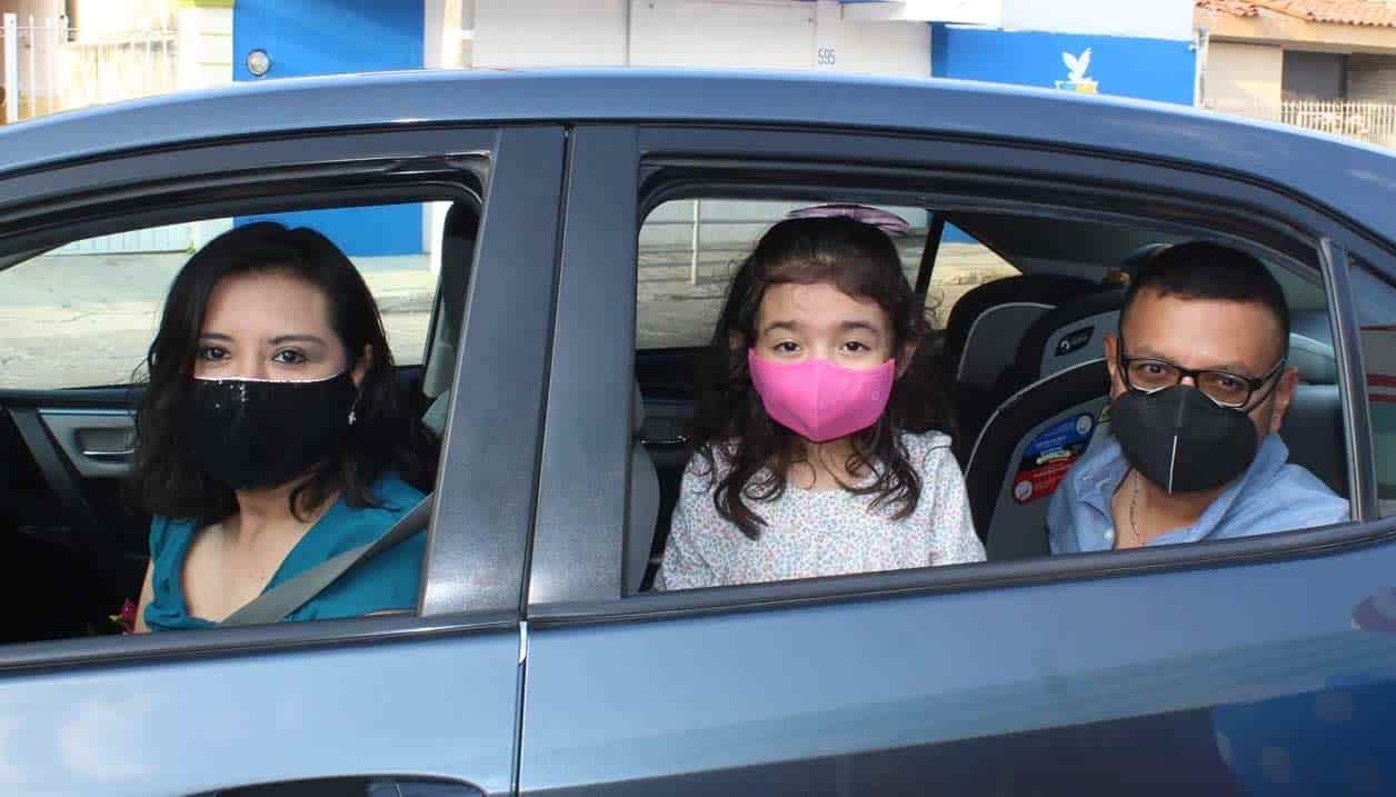 Claudia, Elisa y Ricardo