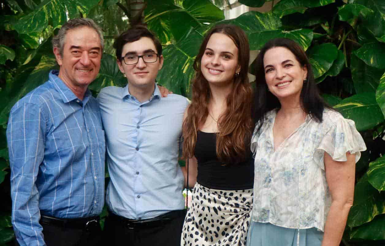 Yulen con su familia