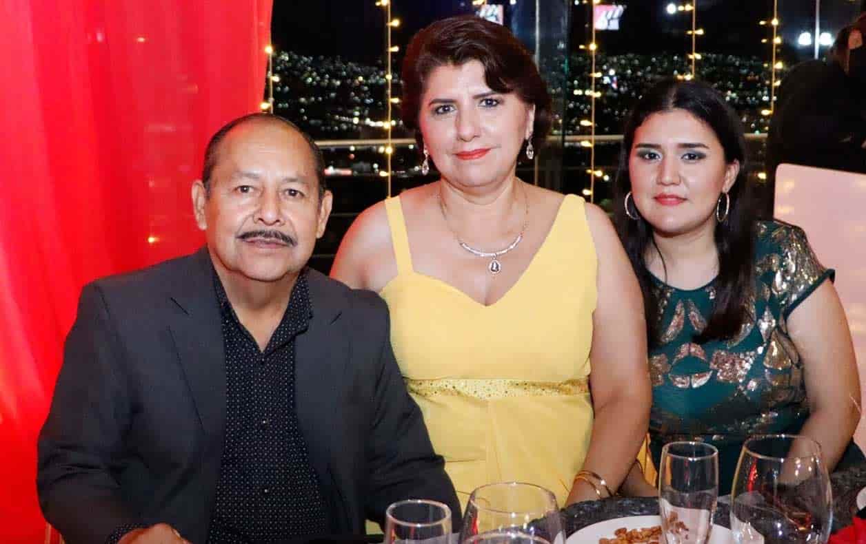 Jose´ Antonio, Esperanza y Esmeralda