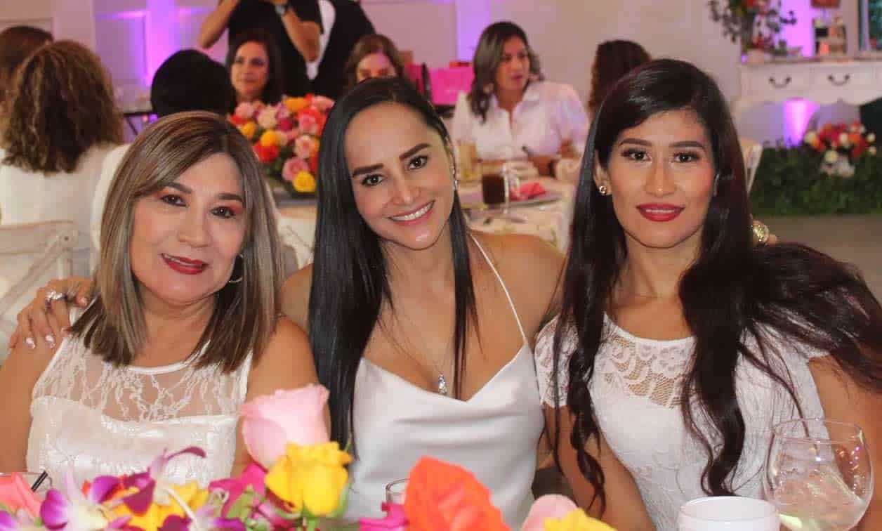 Yazmi´n, Claudia y Dora