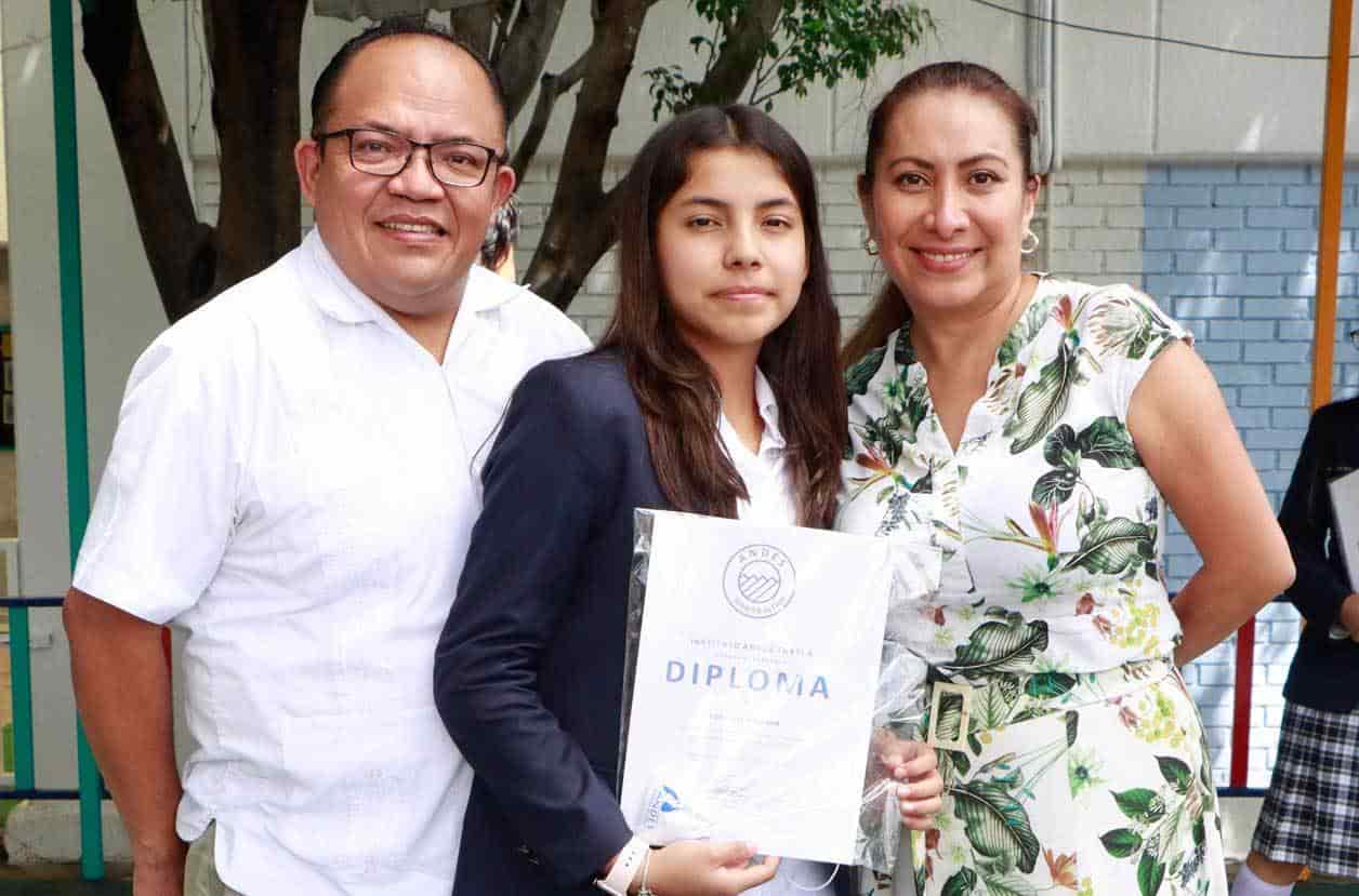 Sofi´a con sus papa´s